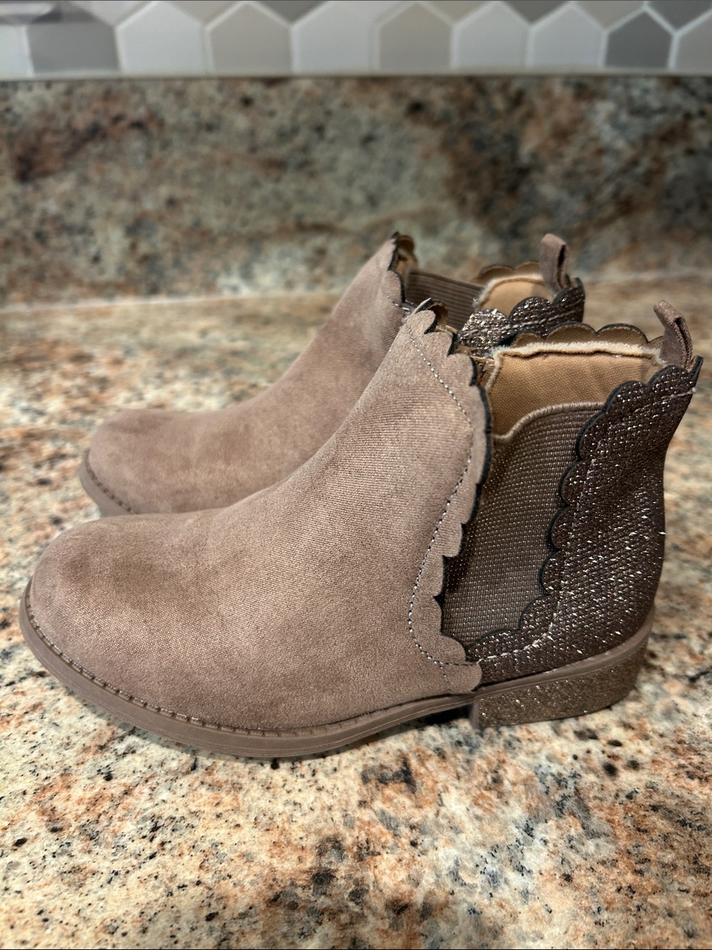 Falls Creek Girls Toddler 10 Tan Suede Bootie with Sparkling Gold Scallop heel